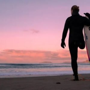 'O surfe teve um papel enorme na minha recuperação': o campeão do esporte que perdeu perna em acidente e conseguiu voltar às ondas