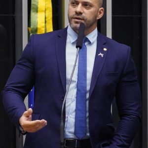 Moraes dá 48h para Daniel Silveira explicar publicação de vídeo no X