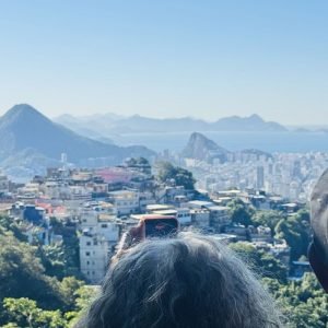 Trilha na Rocinha mostra Mata Atlântica e recuperação florestal no Rio