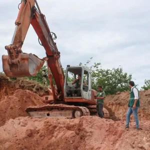 Inea interdita área de extração ilegal de minério no estado do Rio