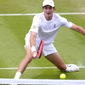 João Fonseca pode igualar Guga caso vença próximo jogo em Wimbledon