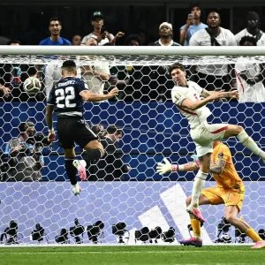 Com outra virada incrível, Argentina despacha Inglaterra e vai à final