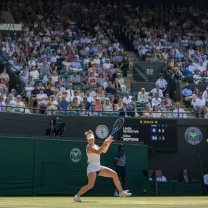 Noskova vence Mertens e vai à semifinal inédita de Wimbledon