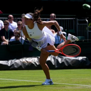 Luisa Stefani na semifinal de Wimbledon: horário e onde assistir ao jogo