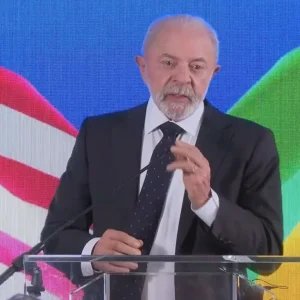Brasil diz que novo tarifaço é “marco lastimável” e que usará reciprocidade
