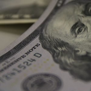 Tarifaço de 25% dos EUA sobre o Brasil começa a valer; saiba mais