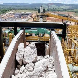 Minerais críticos: gargalo bilionário pode travar a transição energética