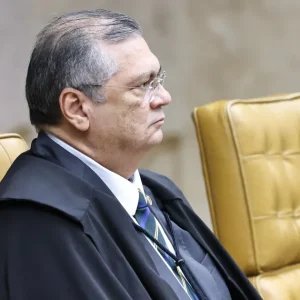 Dino critica “cota informais de emendas” a “oligarquias parlamentares”