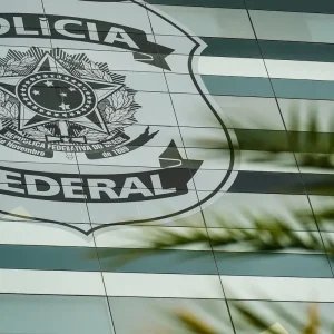 Em manifestação escrita, Flávio Bolsonaro nega ter caluniado Lula
