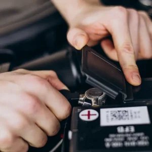 Saiba os sinais de que a bateria do seu carro pode virar um problema