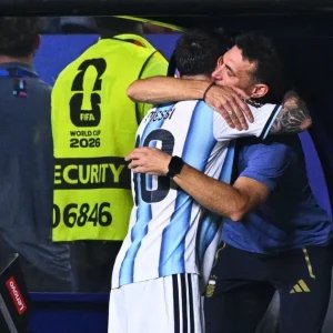 “Messi é o maior da história, não há mais dúvida”, decreta Scaloni