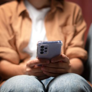 Debate político perde espaço para redes sociais, diz cientista política