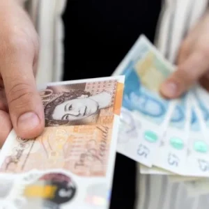 Reino Unido anuncia 2 bilhões de libras em financiamentos para PMEs