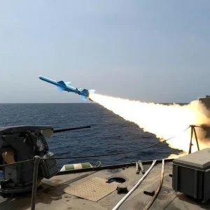 EUA impõem sanções contra grupos acusados de auxiliar Irã a adquirir armas