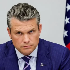 Hegseth cancela viagem a Israel em meio à escalada de tensões no Golfo