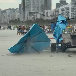 Vídeos: Litoral de SP registra ventos acima de 100 km/h nesta quarta
