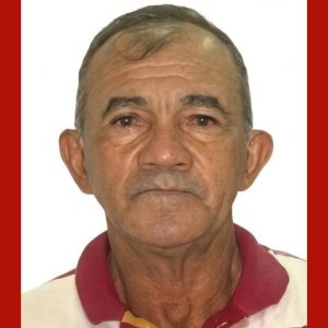 Homem de 63 anos é procurado por suspeita de perseguir e matar a esposa a facadas em bar de MT