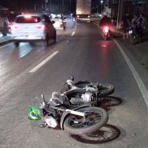 Motociclista fica inconsciente após bater contra poste em VG