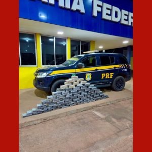 PRF encontra mais de 120 tabletes de cocaína escondidos em carro em MT