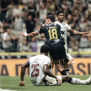 Atlético-MG vence o Vitória e chega a 13 jogos de invencibilidade na temporada