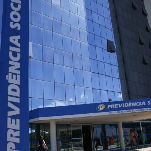 Previsão de gastos com INSS em 2027 é reduzida em R$ 5 bilhões