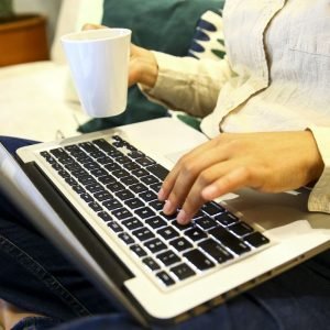 Sete em cada dez brasileiros temem comprar remédios pela internet