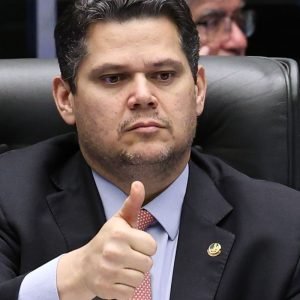 Alcolumbre destrava PEC do fim da 6×1 após conversas com Lula