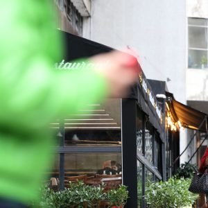 Frente fria leva chuva e ventania à capital paulista e áreas do estado
