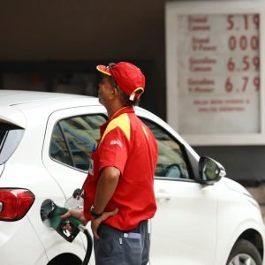 Aumento de etanol na gasolina divide opiniões sobre impacto em carros