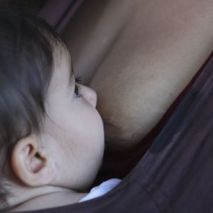 Amamentação reduz risco de doença cardíaca na mãe