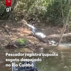 Pescador registra suposto esgoto lançado no Rio Cuiabá