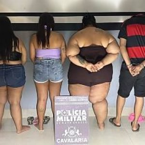 Três mulheres e um homem são presos por tráfico durante ação da Cavalaria em Nova Mutum/MT; Veja vídeo | Power Mix
