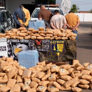 Forças de segurança de MT prende quatro traficantes com quase meia tonelada de ‘supermaconha’ (Veja vídeo)