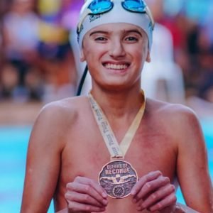 Campeão de natação de 13 anos morre após sentir fortes dores em MT