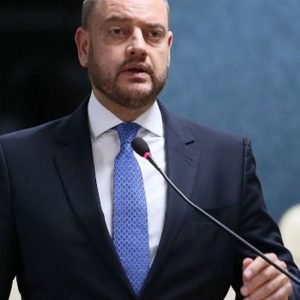 Rio exonera 6,1 mil comissionados e prevê economia de R$ 221 milhões