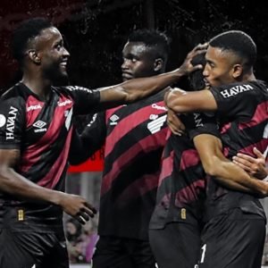 Athletico-PR bate o Vitória por 2 a 0 e abre vantagem nas oitavas da Copa do Brasil