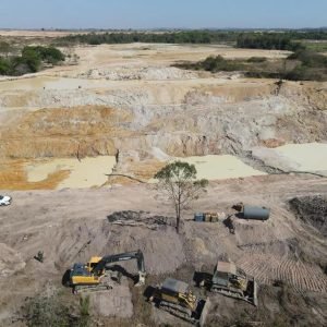 Polícia apreende máquinas usadas em garimpo ilegal de ouro após denúncia de desmatamento • Olhar Direto