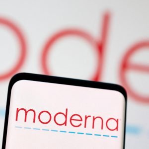 Ações da Moderna disparam 90% após vacina contra câncer
