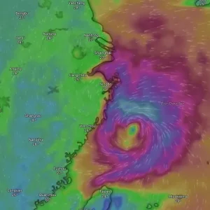 Tufão Dolphin chega à China com ventos de até 162 km/h