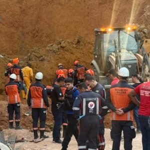 VEJA O VÍDEO: empresário grava obra horas antes de barranco desabar e quatro trabalhadores perderem a vida em Cariacica