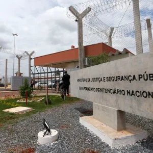 Chefe de facção do Paraná é encontrado morto em presídio de Brasília