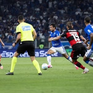 Cruzeiro vira sobre o Flamengo no Mineirão e impede Rubro-Negro de assumir a liderança