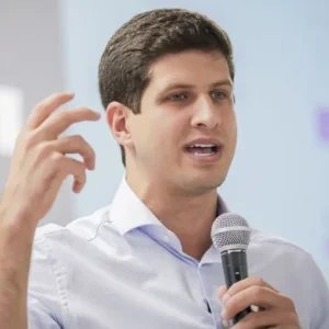 João Campos defende articulação para atrair investimentos a PE