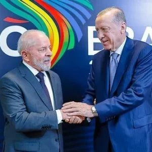 Lula telefona a Erdogan, debate cooperação em defesa e confirma ida à COP31