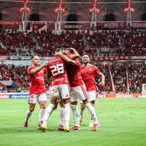Internacional oferece trator em dívida com empresário