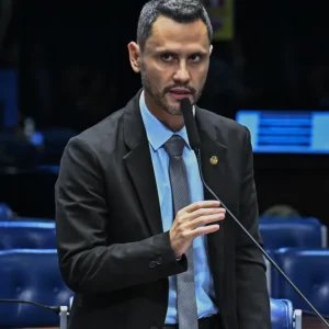 Em carta, Cleitinho pede desculpas por “transtorno” sobre candidatura; veja