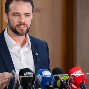 Governo ouvirá empresários para decidir se aplicará lei contra EUA