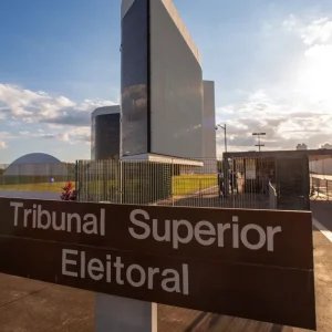 TSE dá prazo de 5 dias para federação do PT cumprir decisão
