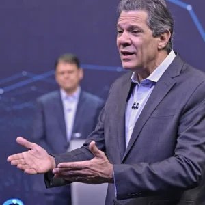 Tarcísio elogia Nunes; Haddad cita dívida de SP e filme de Bolsonaro