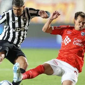 Botafogo leva baile na altitude e é goleado pelo Cienciano na Sul-Americana
